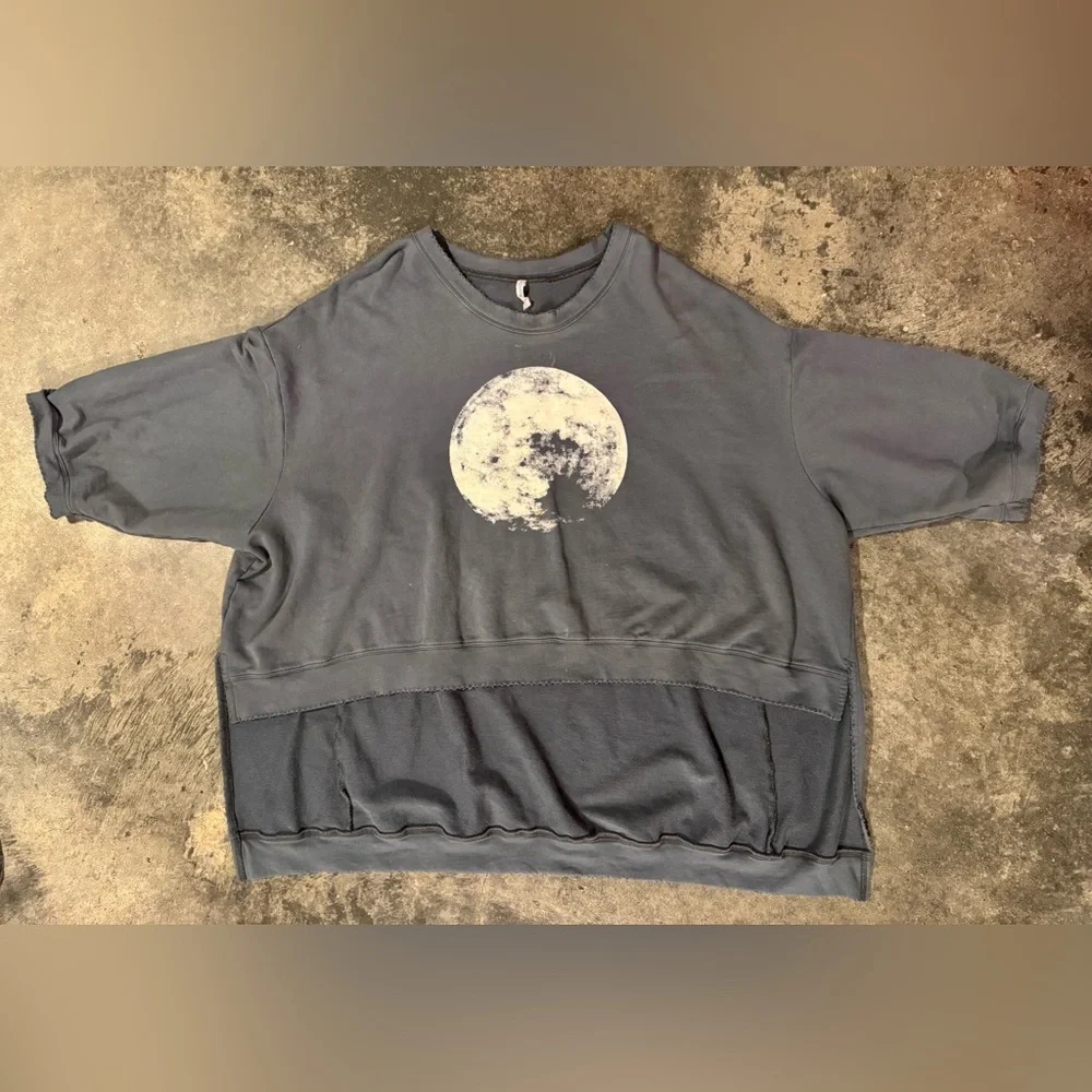 Magnolia Pearl Hi-Lo Francis Full Moon Sweatshirt - Picture 2 of 9